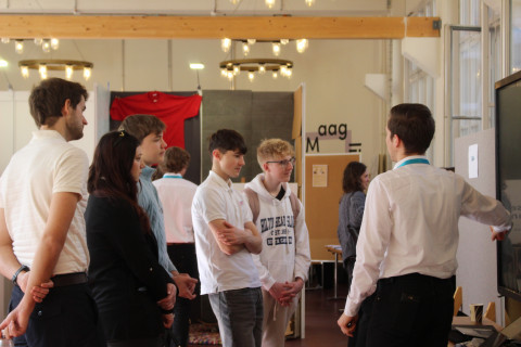 Logo Test MINI Laravel 12 - 1